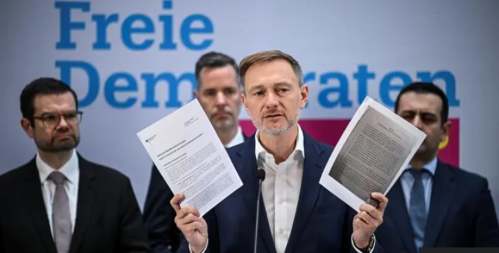 Germany Faces Political Crisis as Scholz Coalition Breaks Apart