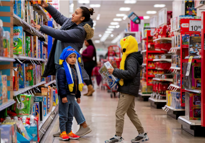 Retail Tug-of-War: Walmart Gains Ground as Target Struggles Amid Slow Holiday Sales Growth