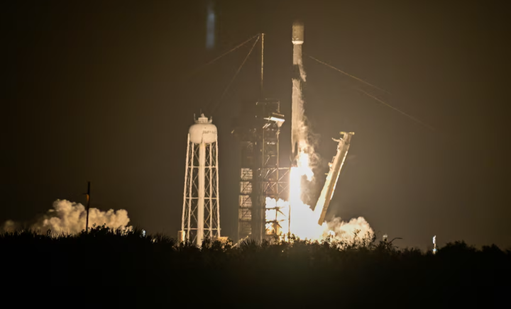 Dueling Moonshots: Japan's ispace and US's Firefly Launch Lunar Landers from Florida